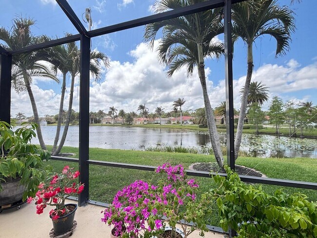 Building Photo - 6532 SE Broadmoor Ln