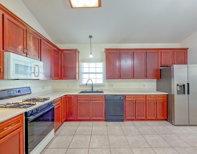 Building Photo - 3327 Dartmouth Dr