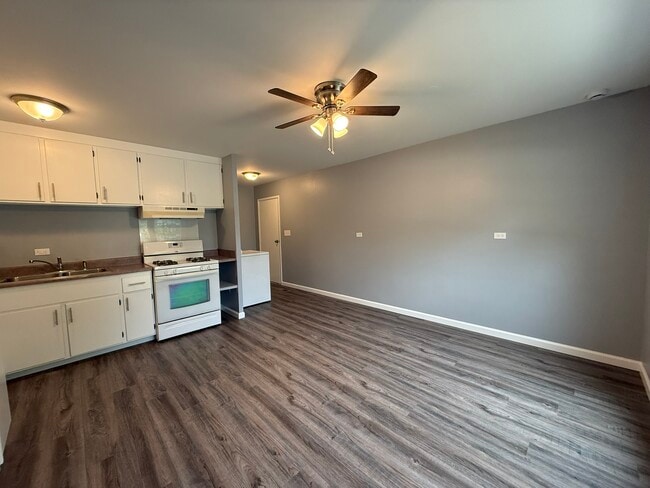 Building Photo - Meadow Dr