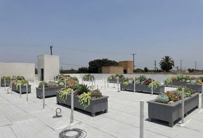 Building Photo - ONE LA LLC