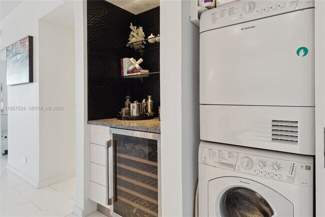 Building Photo - 2301 Collins Ave