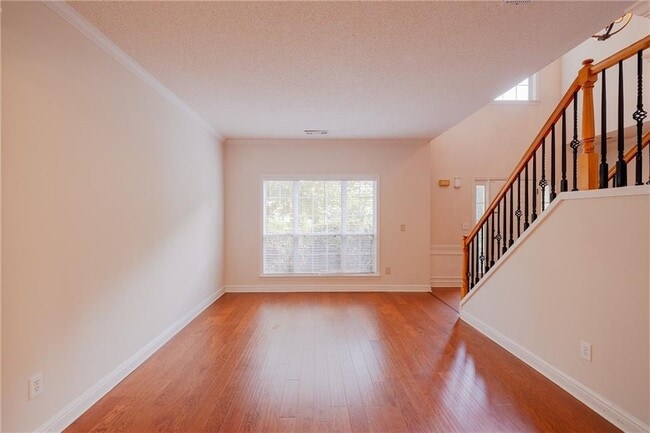 Building Photo - 1060 Lyndhurst Way