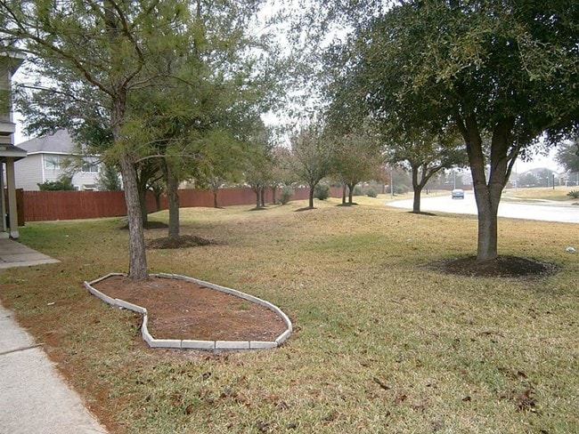 Building Photo - 16610 Newglen Ln
