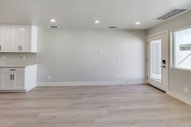 Building Photo - Brand New Renovated 2BR in Prime Dolores Location