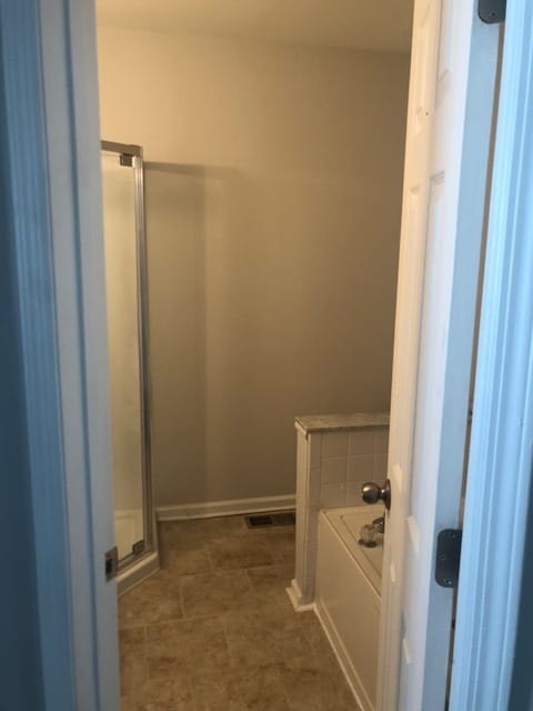 Building Photo - 3 Bedroom 2.5 bath w/1 car garage - Countr...