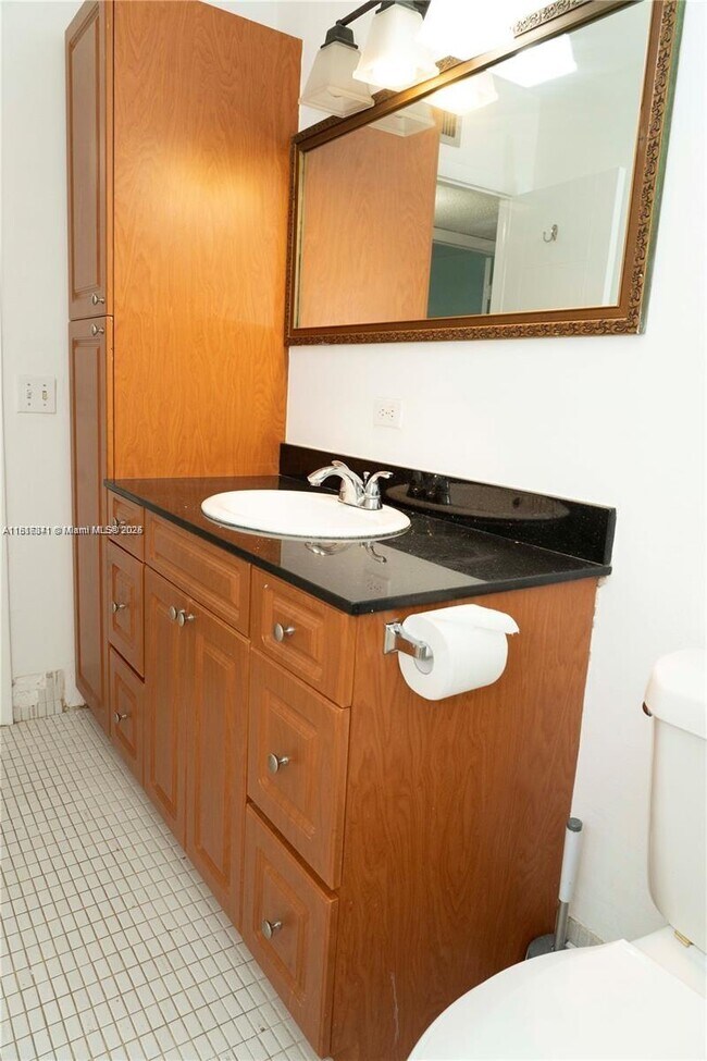 Building Photo - 5140 SW 40th Ave