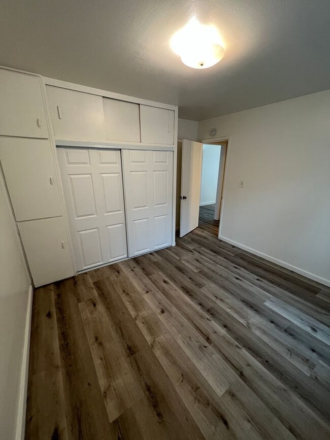 Building Photo - Cozy 2 bedroom and 1 bathroom near Port Hu...