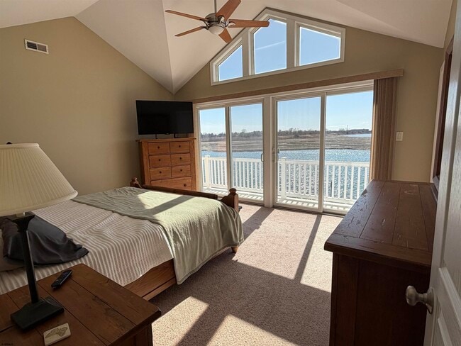 Building Photo - 802 N Harvard Ave