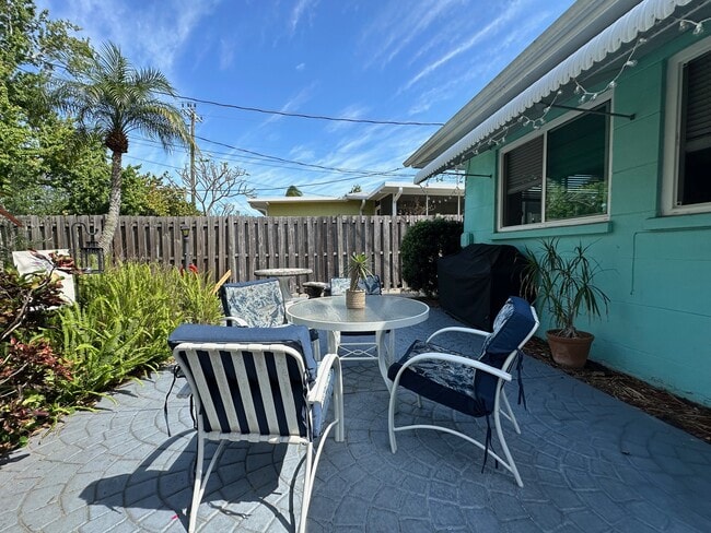 Back patio - 3605 Iroquois Ave