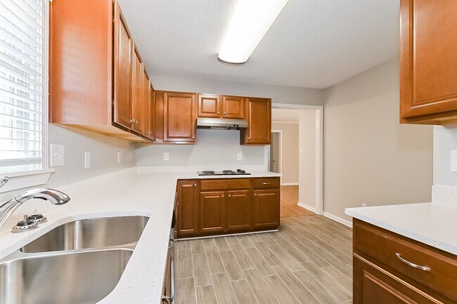 Building Photo - 1695 Myrna Ln