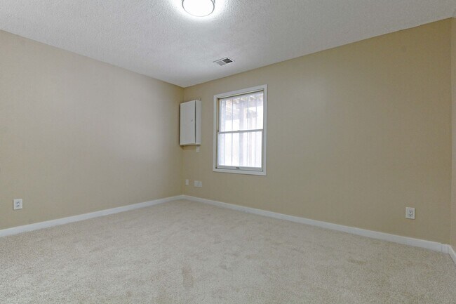 Building Photo - Beautifully Updated 3-Bed 2-Bath Townhouse in Savage - Available Now!