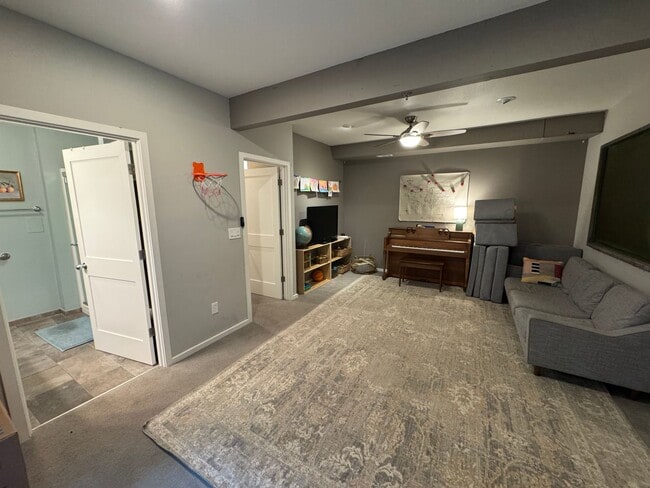 Building Photo - 3bd/3ba Edmonds Home