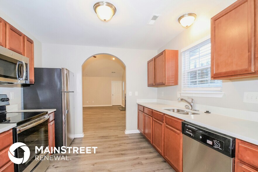 Building Photo - 556 Lakeside Valley Dr