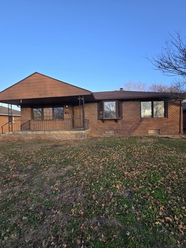 Building Photo - 714 S Fabrique Dr