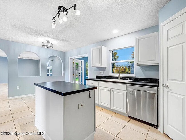 Building Photo - 2240 Spring Creek Cir