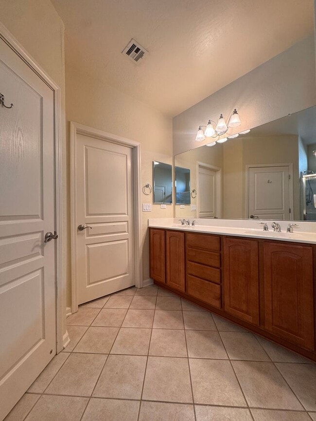 Building Photo - Single Level Home in Somersett