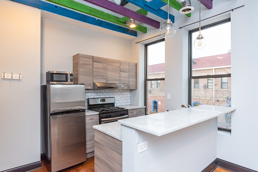 Building Photo - 1800 S Allport St