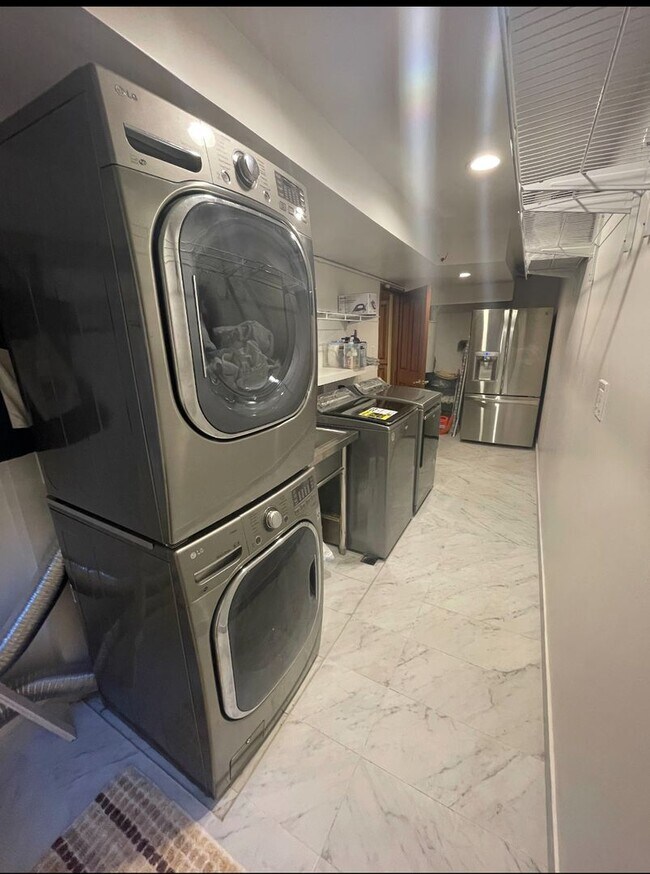 Building Photo - Remodeled 1-Bedroom ADU with All Utilities Included in Pacoima!