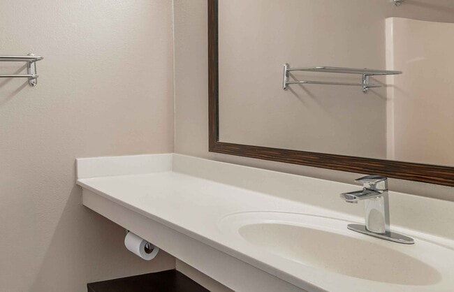 Building Photo - Furnished Studio-St. Petersburg - Clearwater - Executive Dr.