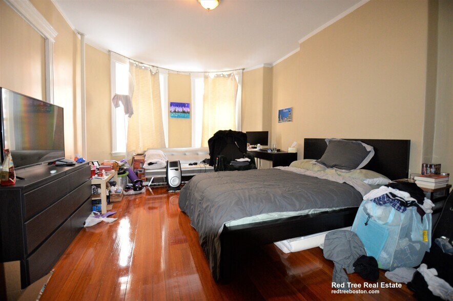 Building Photo - 10 Strathmore Rd