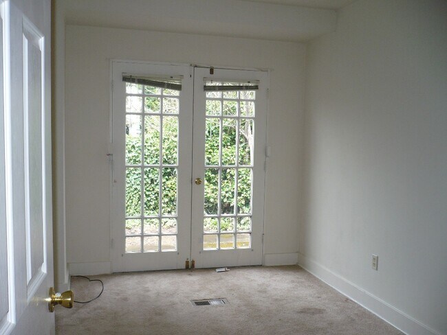Building Photo - 712e16