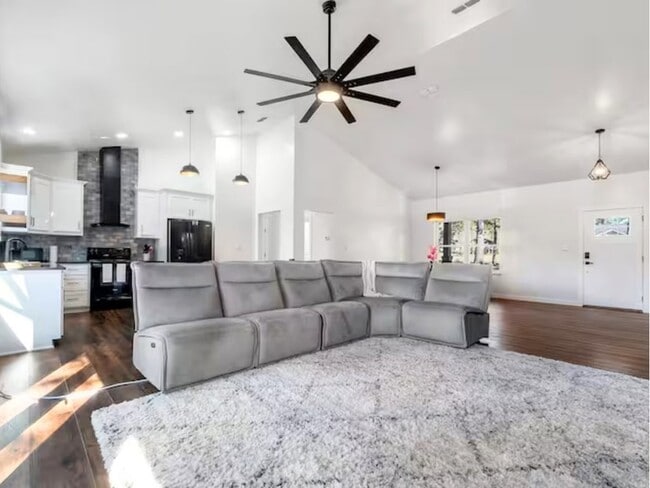 Building Photo - 134 Blackberry Ln