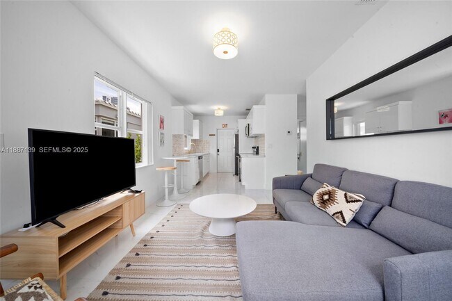 Building Photo - 1625 Hollywood Blvd