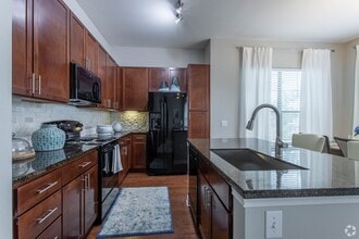 Building Photo - Resort-Style Living, Right at Home!
