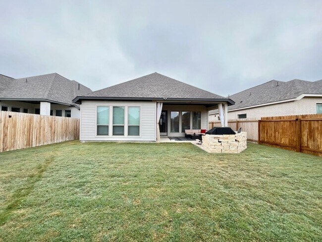 Building Photo - 3 Bedroom/2 Bath Kallison Ranch Subdivision