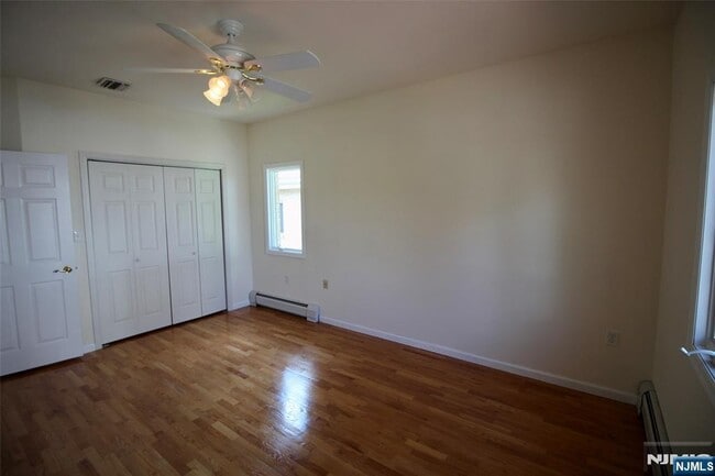 Building Photo - 499 Morse Ave