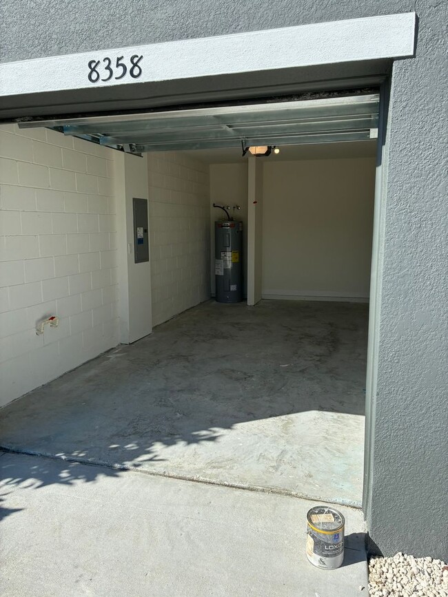 Building Photo - 3 bedroom, 2.5 bath Townhome