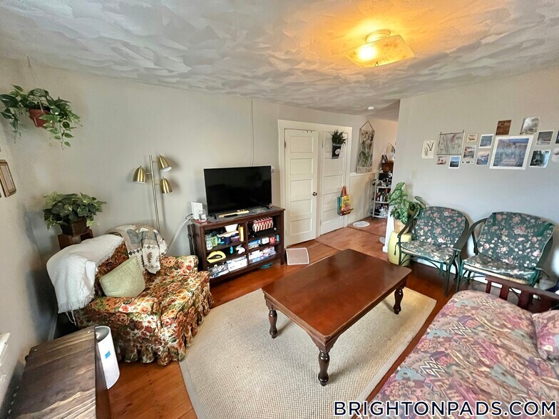 Building Photo - 9 R Winship St