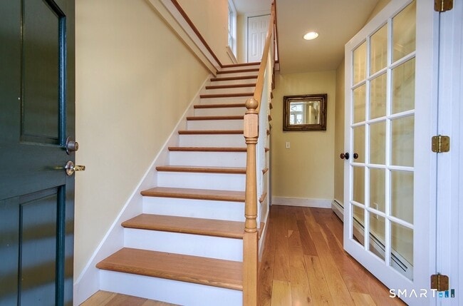 Building Photo - 33 Main St