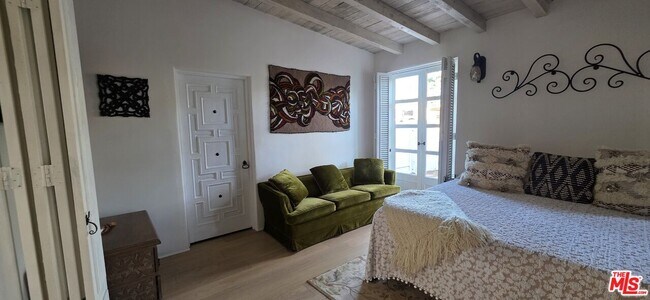 Building Photo - 2231 S Caliente Dr