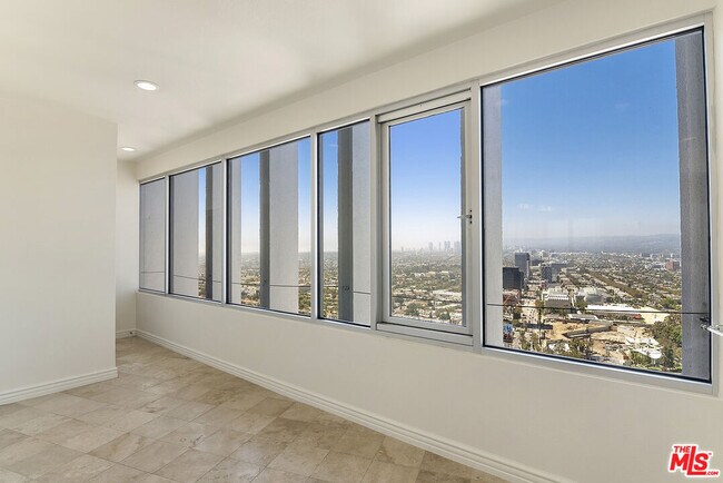Building Photo - 735 Hauser Blvd