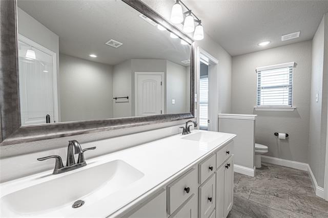 Building Photo - 325 Paloma St