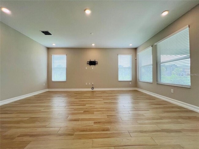 Building Photo - 4567 Tivoli Dr
