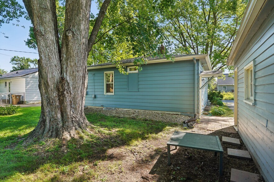 Building Photo - 1118 Lorraine Dr