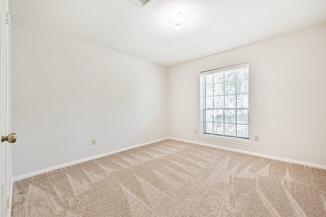 Building Photo - 2005 La Salle Ln