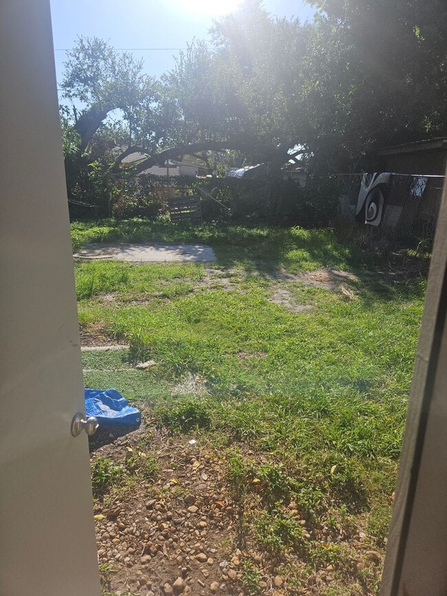 Building Photo - 2/1 DUPLEX