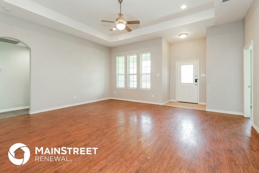 Building Photo - 623 Green Mound Dr