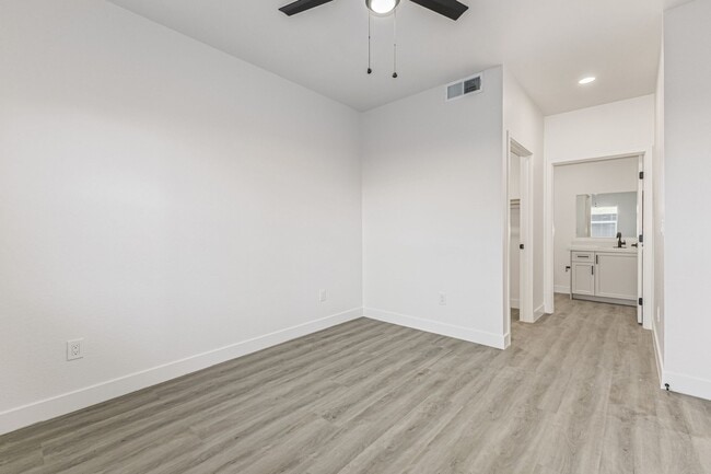 Building Photo - 1435 E Taylor St