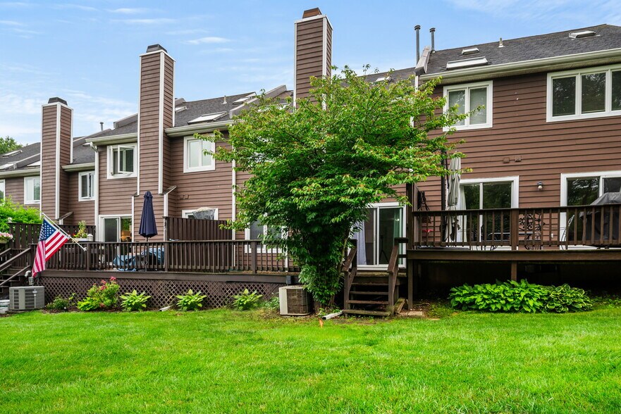 Building Photo - 267 Fox Run