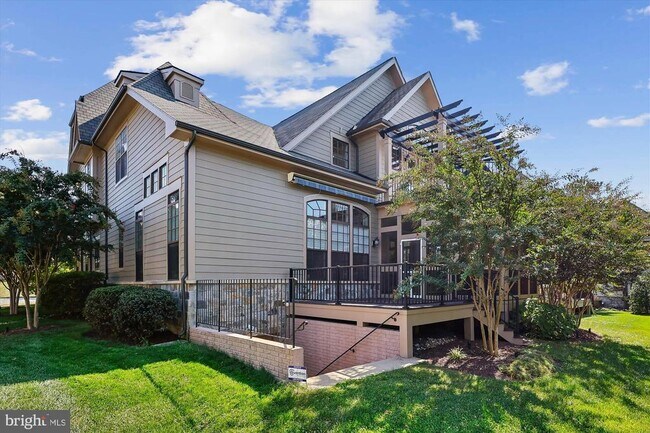 Building Photo - 448 Salk Cir
