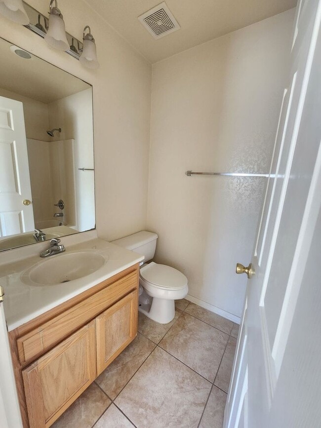Building Photo - Beautiful 2 Bedroom Home
