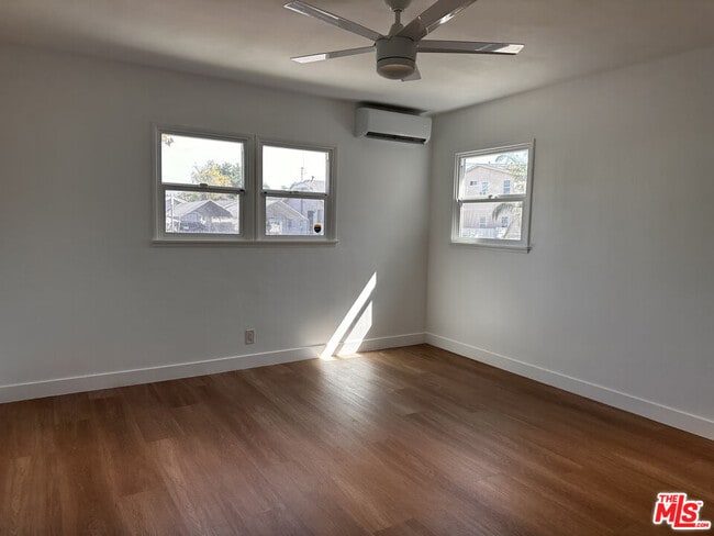Building Photo - 1160 N Fries Ave