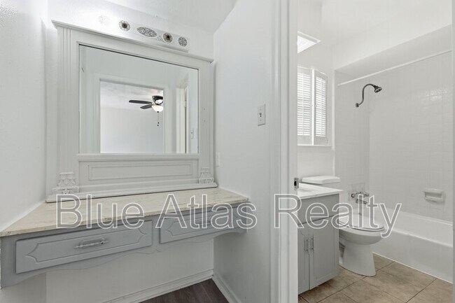 Building Photo - 7747 Dentcrest Dr