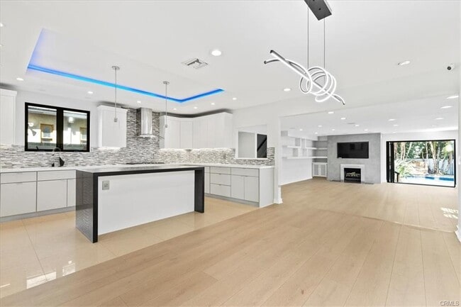 Building Photo - 15221 Valley Vista Blvd