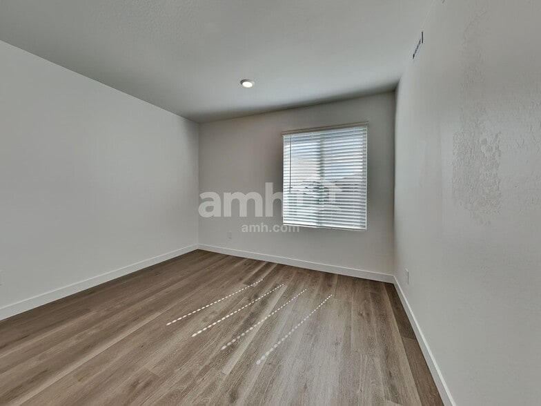 Building Photo - 20177 W Thomas Rd