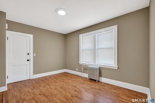 Building Photo - 1442 Wood Ave